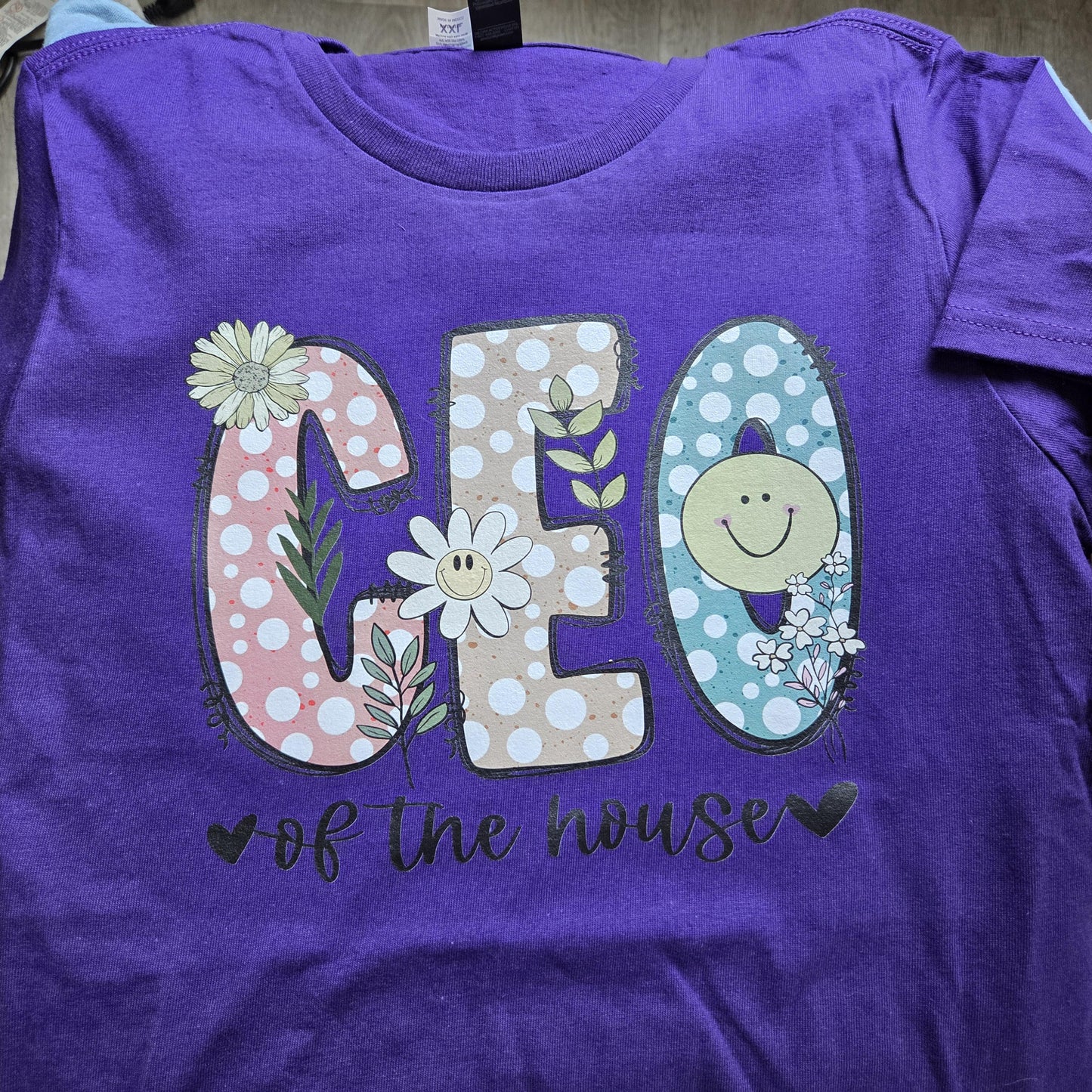 CEO of the House T-Shirt - Retro Floral Graphic Tee - Funny Mom & Homemaker Gift - Women’s Medium Purple Cotton Shirt