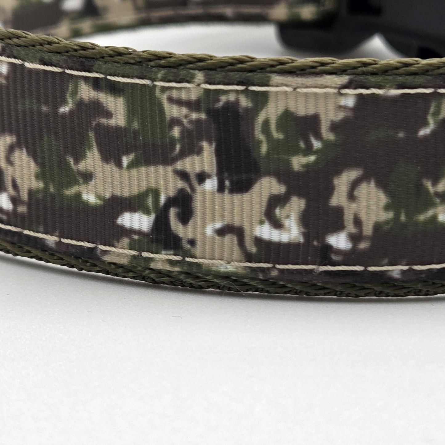 Hidden Dog Camo Collar | Hunting Dog Camouflage | Tactical Canine Gear | Adjustable 13.5-21.5 Inches | Rewarding Rover LLC